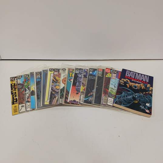 Bundle of 17 Assorted DC Comic Books image number 1