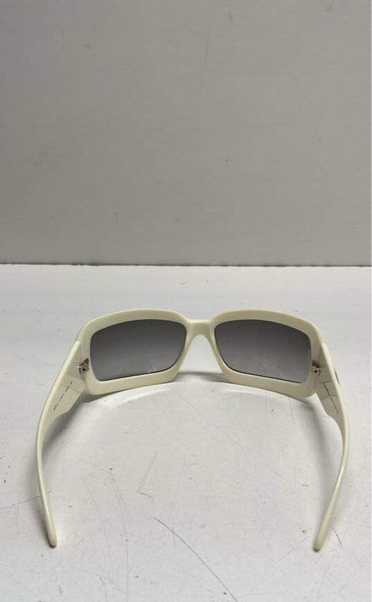 Chanel 5076-H Mother of Pearl Logo Sunglasses Glossy White One Size image number 2