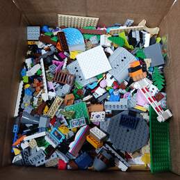 8.5lbs Of Assorted Lego Pieces & Parts