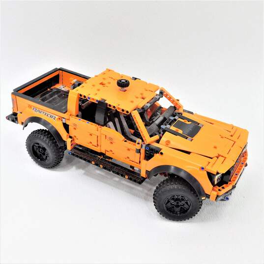 Lego Technic 42126 Ford F-150 Raptor Assembled Building Toy Set image number 3