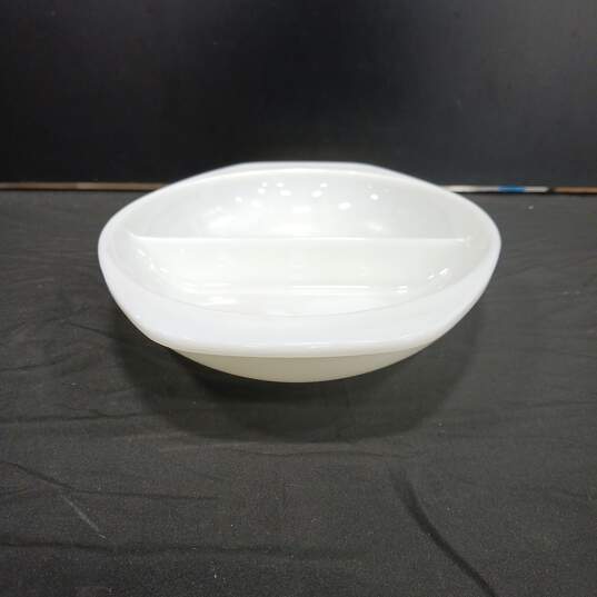 Vintage Pyrex 1083 Simply White 1.5qt Divided Oval Casserole Vegetable Serving Dish image number 3