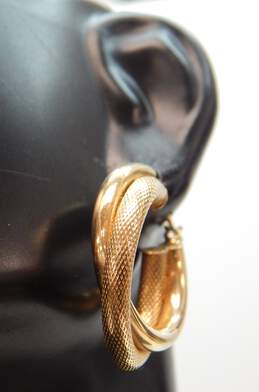 14K Yellow Gold Textured & Polished Interlocked Hoop Earrings 3.8g alternative image