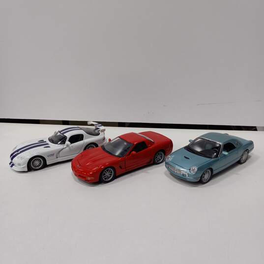 Maisto 3pc Set of Die Cast Collector Cars image number 3