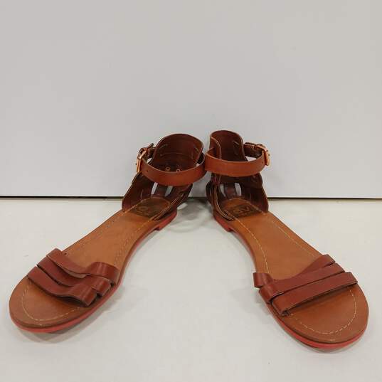 Womens Brown Leather Buckle Open Toe Ankle Flat Strappy Sandals Size 6 image number 1
