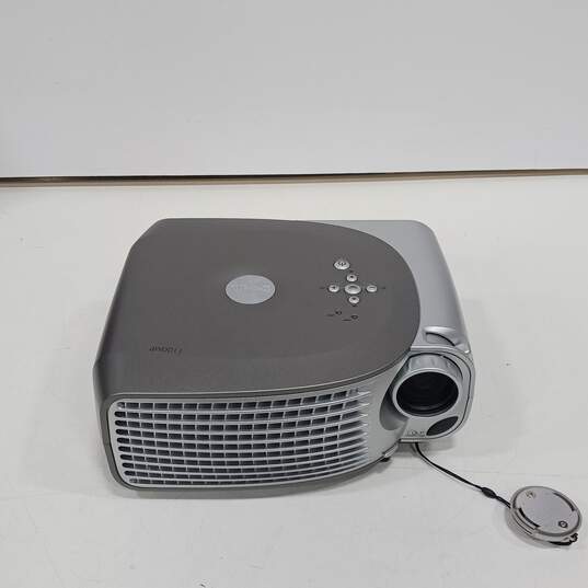 Dell Front Projector  and Accessories in Case image number 2