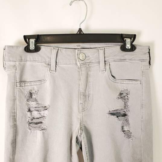 American Eagle Women Grey Distressed Jeans Sz 6 image number 2
