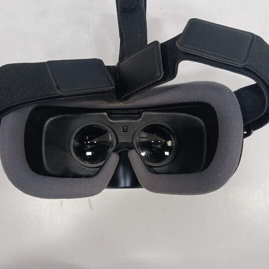 Samsung Gear VR Oculus Headset In Box image number 4