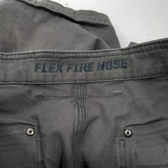 Duluth Trading Men's Gray Flex Fire Hose Relaxed Fit Cargo Shorts Size 36 image number 4
