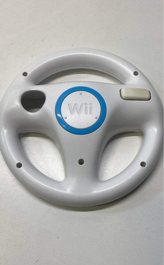 Nintendo Wii image number 2