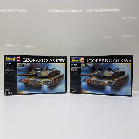 Lot of 2  Revell 03105 Leopard 2A5 KWS 1:72 Tank Sealed #3 image number 1