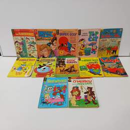 Bundle of 12 Vintage Cartoon Character Comic Books alternative image