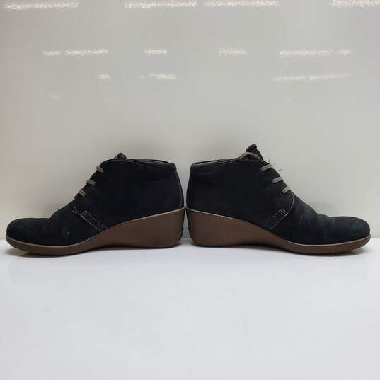 ECCO Women's Light Chukka Shoe Size EU 38/ US 7.5 Black & Brown image number 2