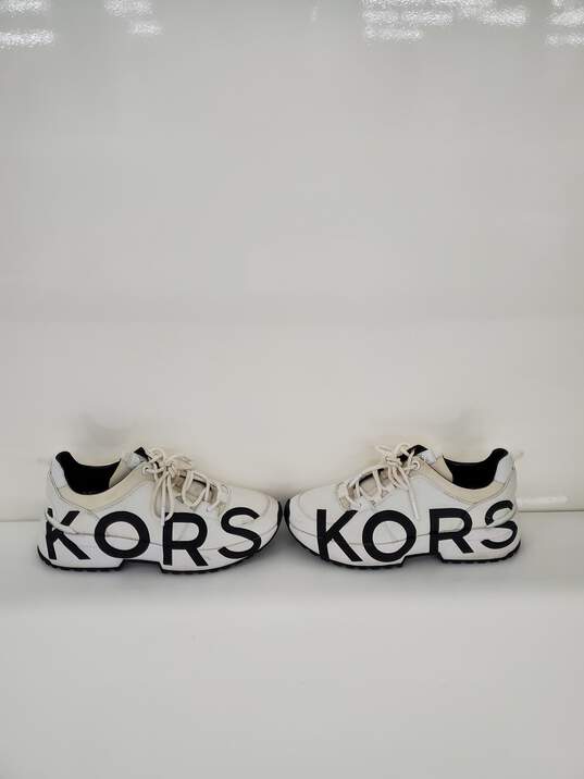 Used Michael KORS White GRAPHIC BLACK LOGO Platform Sneakers Size-8.5 image number 2