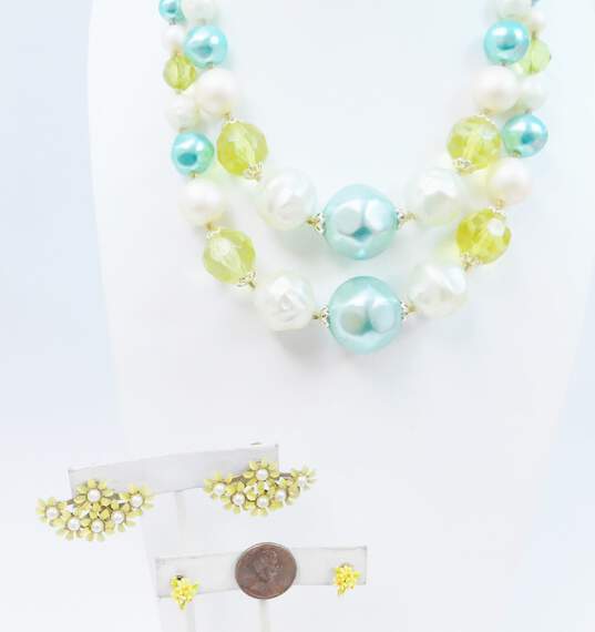 Vintage Yellow Blue & Faux Pearl Double Strand Necklace & Flower Clip-On Earrings 74.6g image number 5