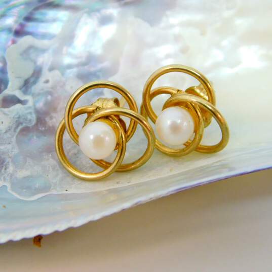 14K Yellow Gold White Pearl Interlocking Circles Post Earrings 0.6g image number 1