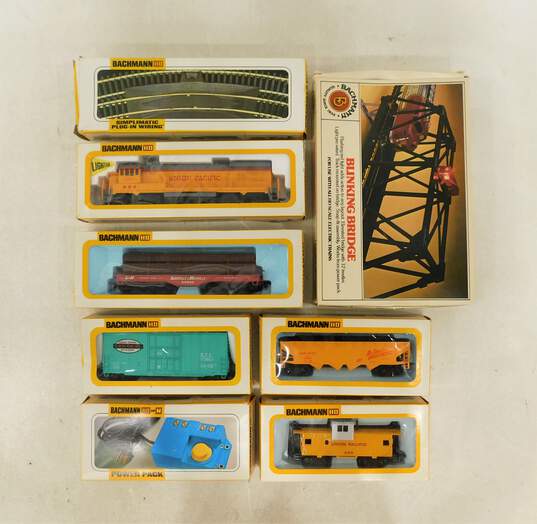 Vintage Bachmann HO Scale Train Cars with Power Pack + Tracks IOB image number 1