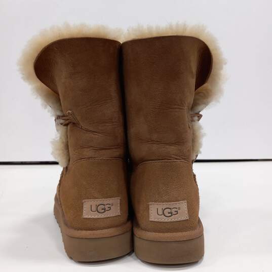 UGGS BOOTS SIZE 9 image number 4
