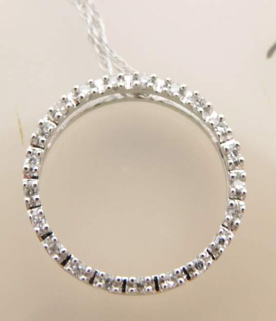 10K White Gold Diamond Accent Open Circle Pendant Necklace 1.7g image number 2