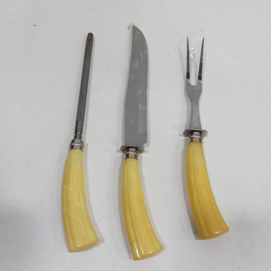 PAIR OF YELLOW BAKELITE HANDLED HONING ROD AND CARVING KNIFE image number 1