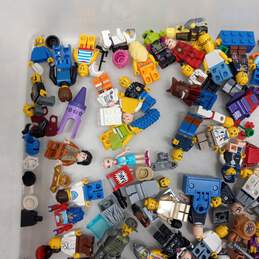 Bundle of Assorted Lego Minifigs alternative image