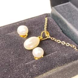 Dainty White Pearl w/ Gold Tone Accents Jewelry Set alternative image