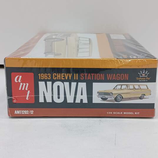 AMT 1963 Chevy II Nova Station Wagon 1/25 Scale Model Kit NIB image number 3