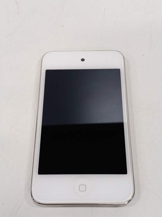 White Apple iPod (4th Gen 2011) image number 1