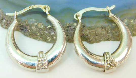 10k White Gold Diamond Accent Oblong Hoop Earrings 1.1g image number 1