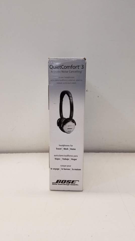 Bose QuietComfort 3 Acoustic Noise Cancelling Headphones image number 2