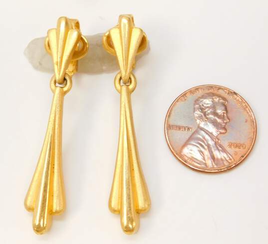 VNTG Crown Trifari Gold Tone Clip-On Drop Earrings 8.4g image number 5