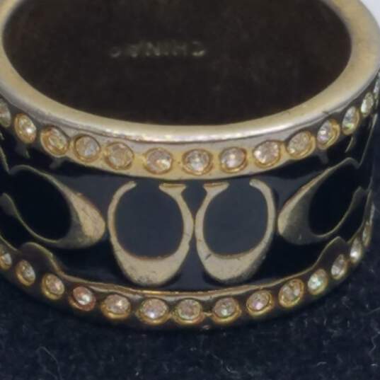 Coach Authentic Gold Tone Black Enamel Crystal 10mm Sz 5.5 Ring W/C.O.A 7.2g image number 2