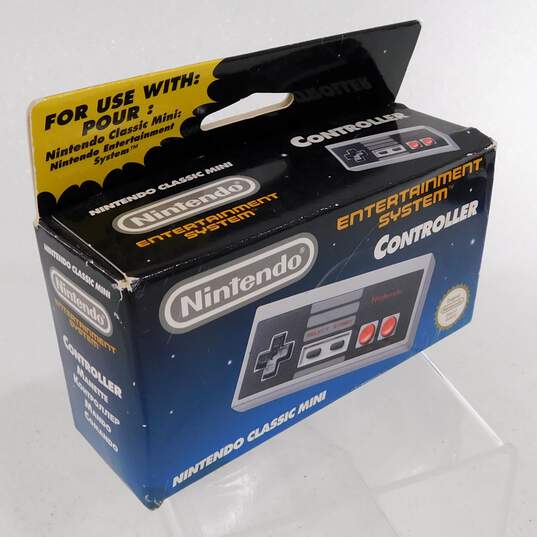 Nintendo NES Classic Edition Mini Console image number 3