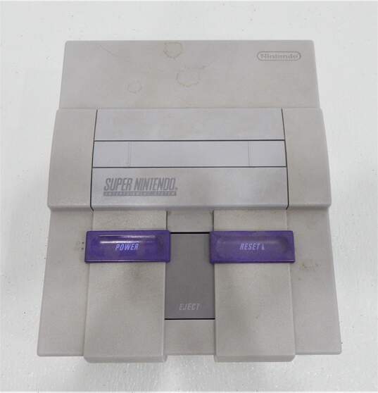 Super Nintendo SNES W/ 8 Games image number 3