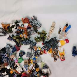 3lb Bundle of Assorted Lego Mini Figuries alternative image