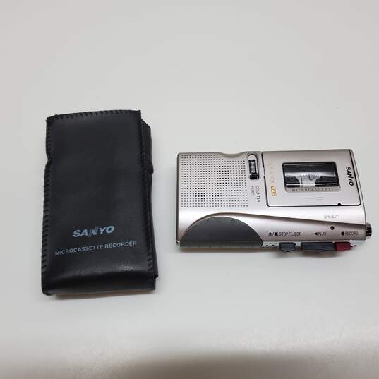 Sanyo Micro Cassette Tape Recorder with Case Model TRC-580M image number 1