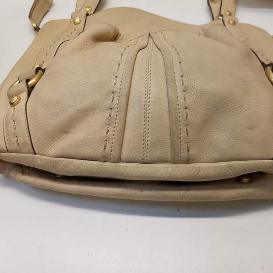 B. Makowsky Leather Shoulder Bag Beige image number 5