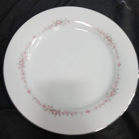 7pc Set of Noritake Rosepoint Dinner Plates image number 4