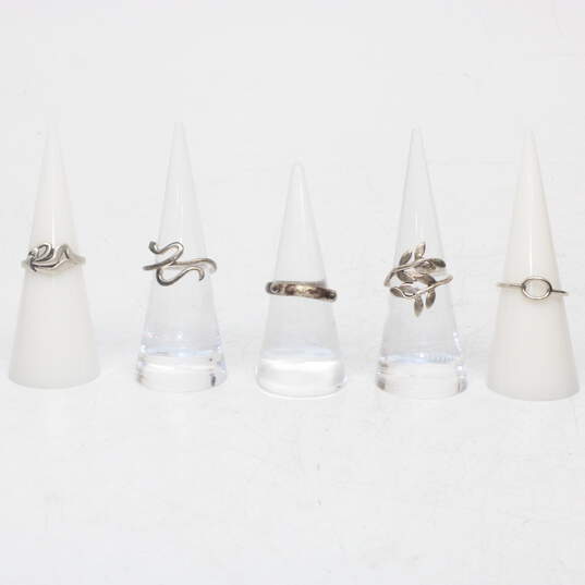 Assortment of 5 Sterling Silver Rings Sizes (4.5, 4.75, 5.5, 6, 6.25) - 9.7g image number 2