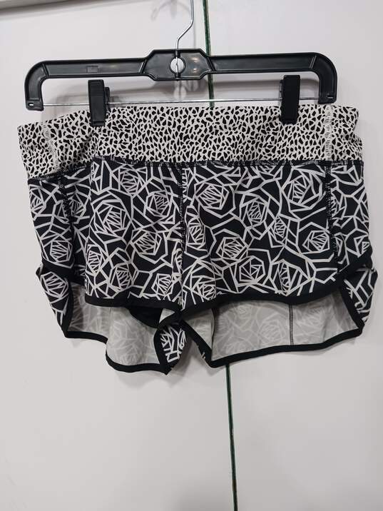Women's Lululemon Black & White Activewear Shorts Sz 8 image number 2