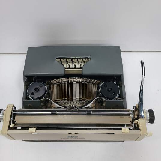 Vintage Smith-Corona Classic 12 Manual Typewriter with Case image number 3
