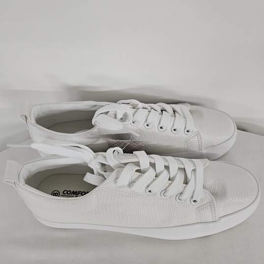 Jabasic White Tennis Shoes image number 3
