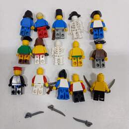 Bundle of Lego Pirate Minifigures alternative image