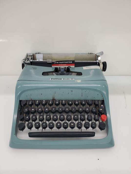 VTG Olivetti Underwood Studio 44 Manual Typewriter image number 1