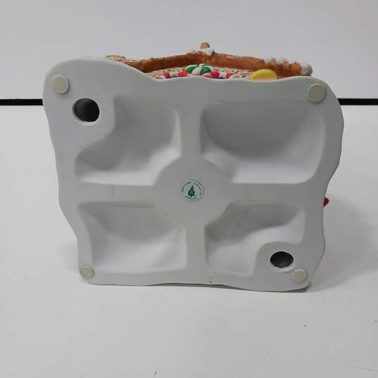 Partylite Christmas Gingerbread House Candle Holder image number 4