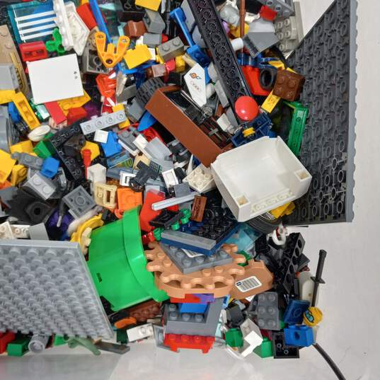 9lbs Lot of Assorted Lego Building Bricks image number 3