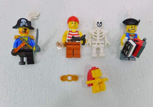 LEGO Creator 31109 Pirate Ship IOB W/ Minifigures & Manuals image number 3