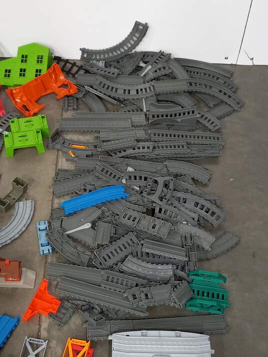 Bundle of Assorted Thomas The Train Plastic Track image number 2