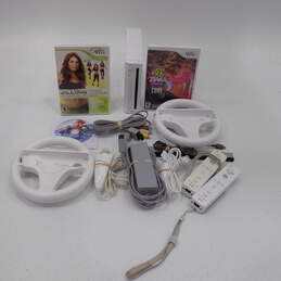 Nintendo Wii W/ 2 Controllers & 3 Games