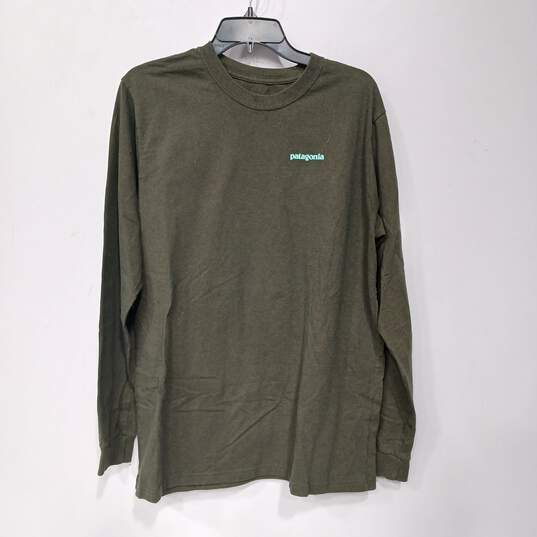 Men's Patagonia Green Long Sleeved Logo T-Shirt Sz L image number 1