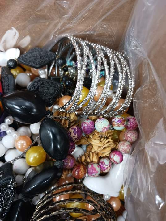 6.5lb Bulk Lot of Assorted Costume Jewelry image number 3